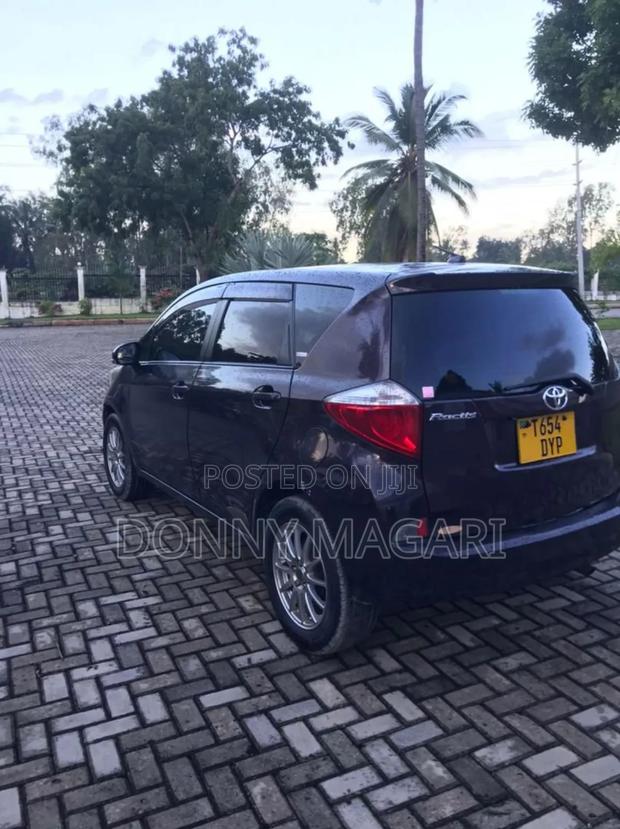 Toyota Ractis 2012 Maroon