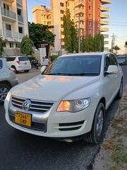 Volkswagen Touareg 2010 White for sale