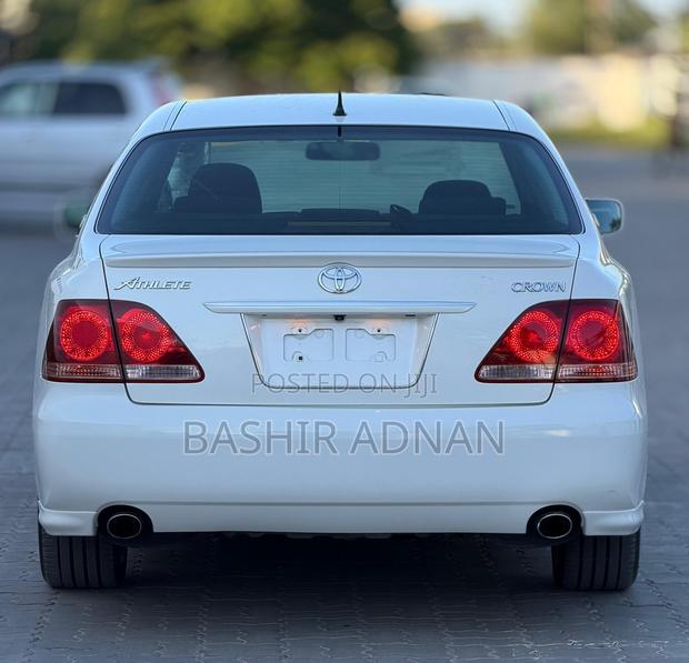 Toyota Crown 2006 White