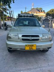 Suzuki Escudo 2005 Gold for sale