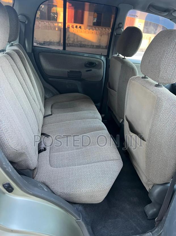 Suzuki Escudo 2005 Gold