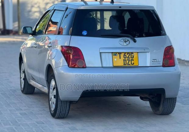 Toyota IST 2002 Silver
