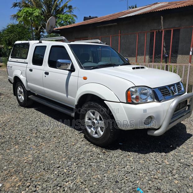 Nissan Hardbody 2018 White