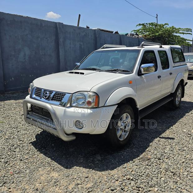 Nissan Hardbody 2018 White