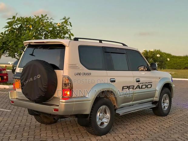Toyota Land Cruiser Prado 2002 White