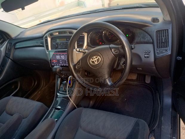Toyota Kluger 2002 Black