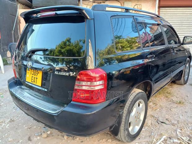 Toyota Kluger 2002 Black