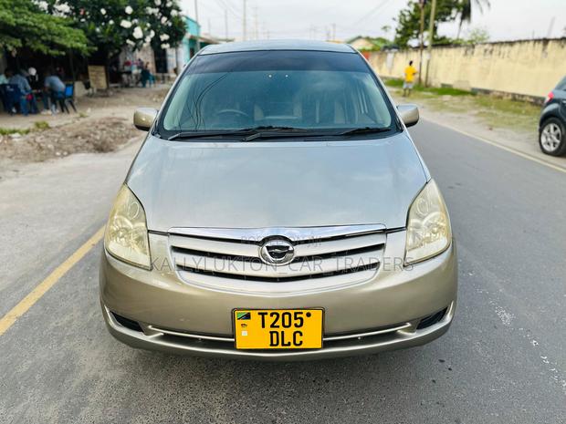 Toyota Corolla Spacio 2006 Gold