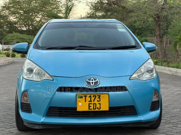Toyota Aqua 2013 Blue