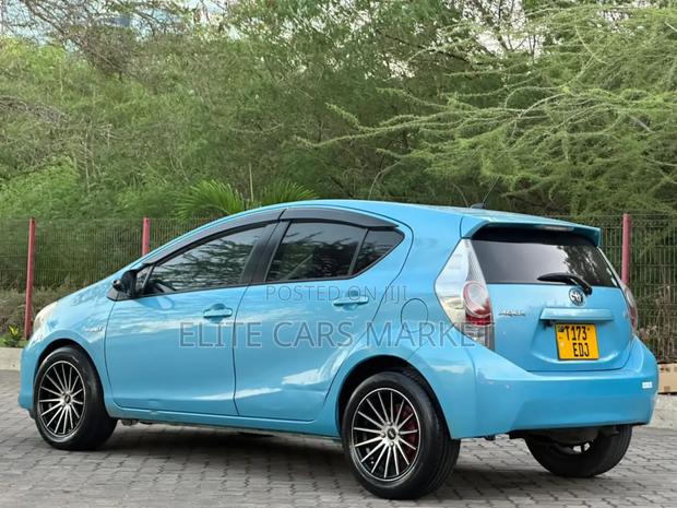 Toyota Aqua 2013 Blue