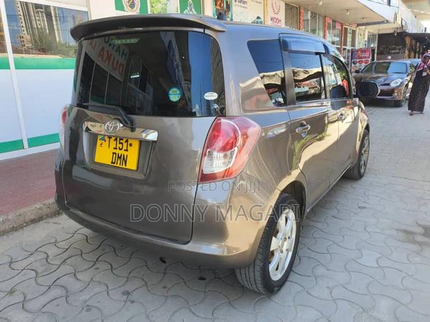 Toyota Ractis 2008 Gray