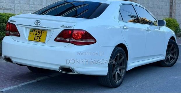Toyota Crown 2009 White