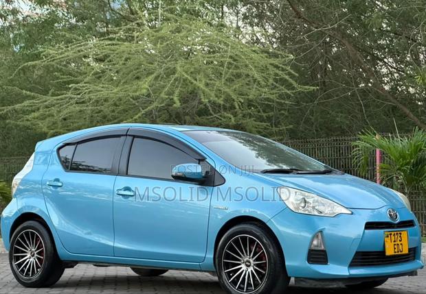 Toyota Aqua 2013 Blue