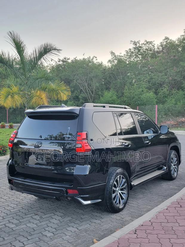Toyota Land Cruiser Prado 2018 Black