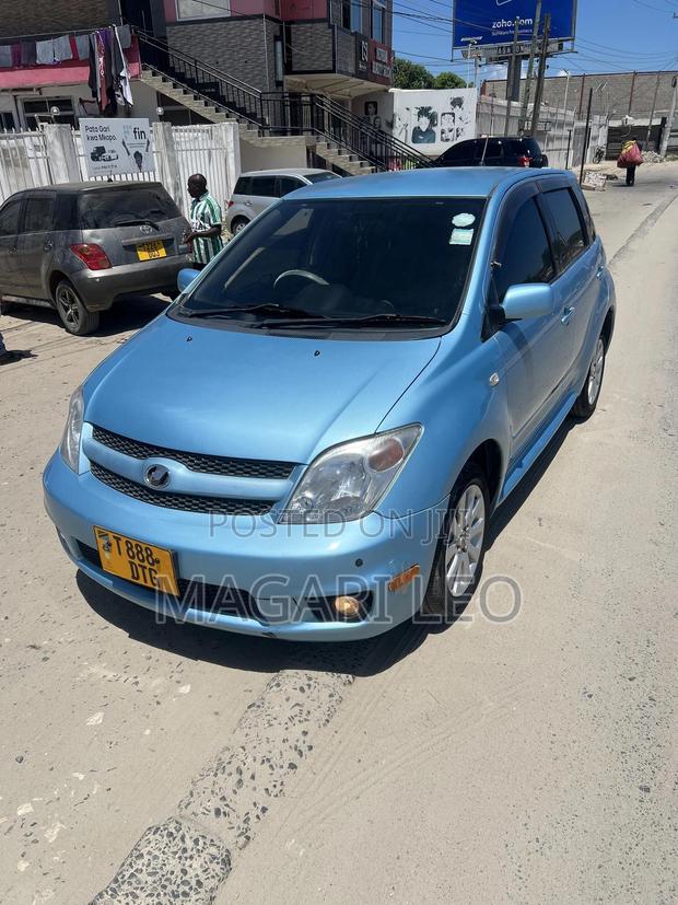 Toyota IST 2010 Silver