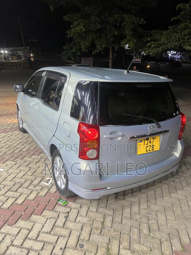 Toyota Raum 2005 Silver