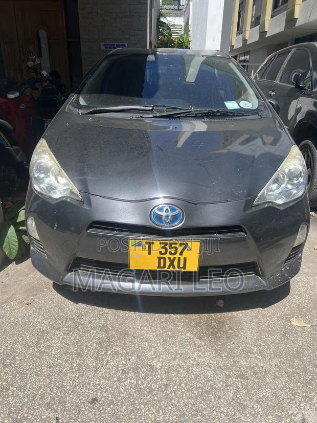 Toyota Aqua 2012 Gray