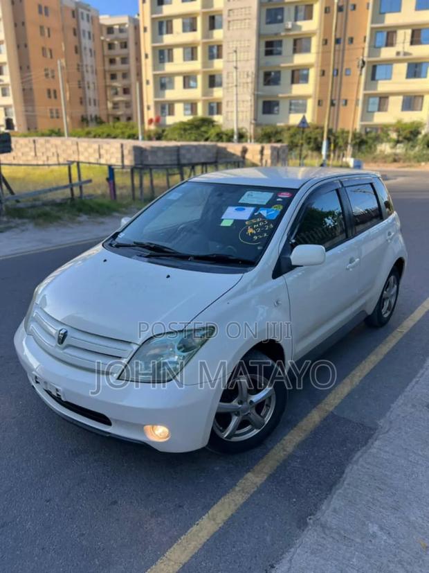 Toyota IST 2004 White