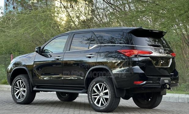 Toyota Fortuner 2018 Black