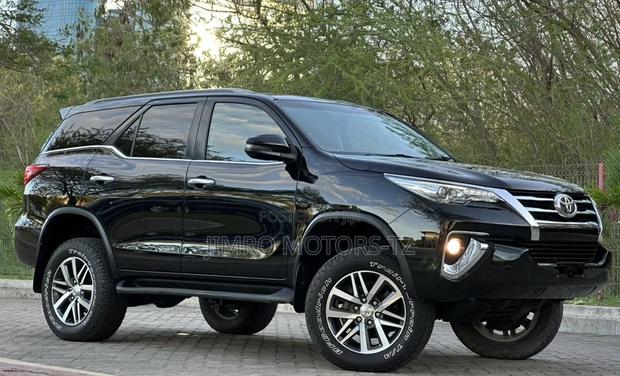 Toyota Fortuner 2018 Black