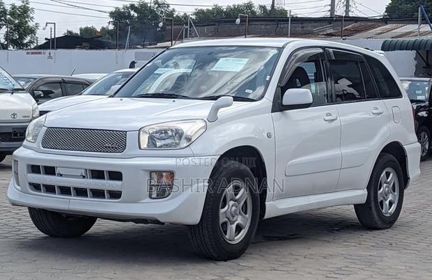 Toyota RAV4 2001 White
