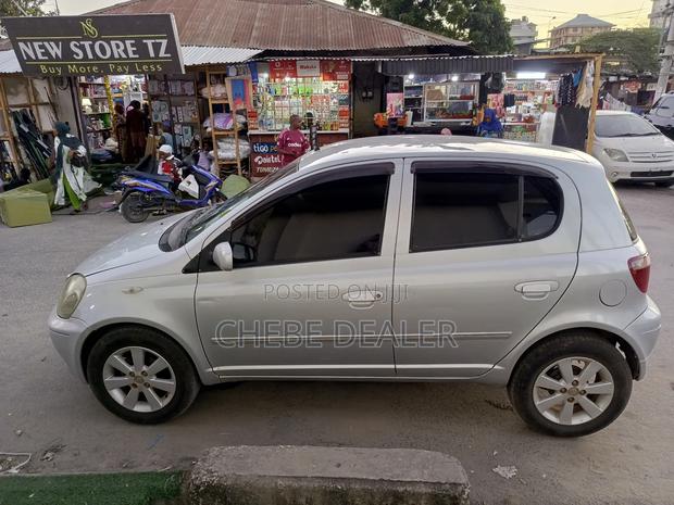 Toyota Vitz 2006 Silver