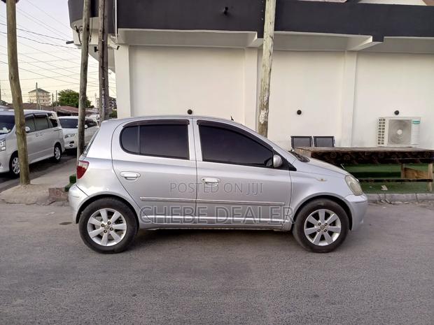 Toyota Vitz 2006 Silver