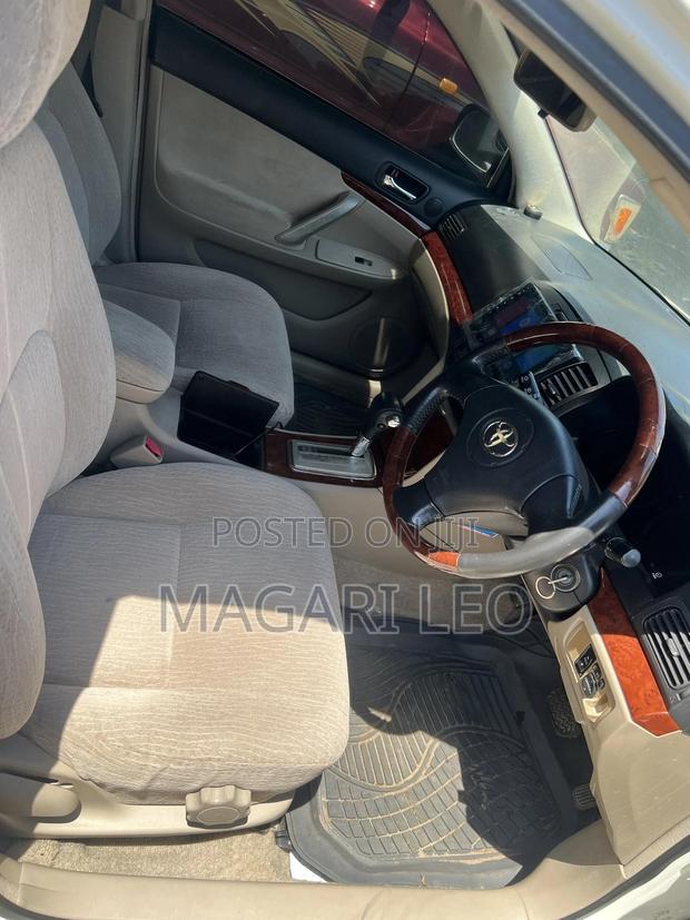 Toyota Premio 2005 White