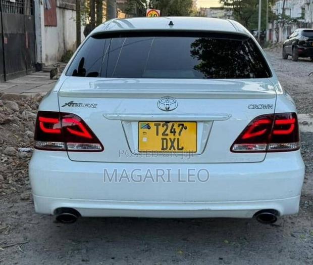Toyota Crown 2006 White