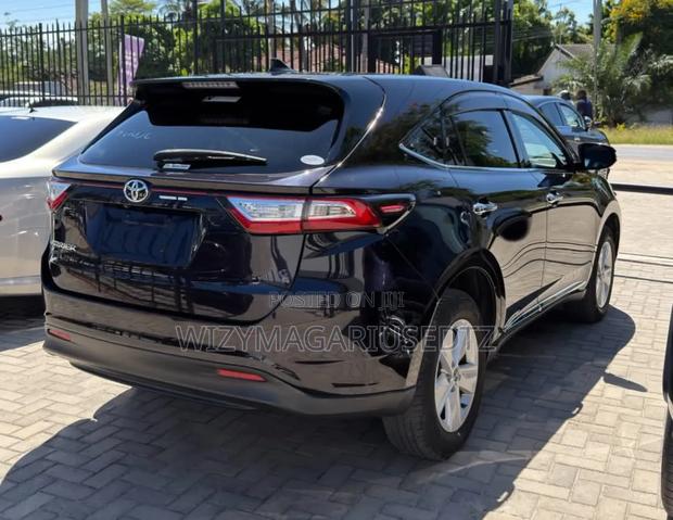 Toyota Harrier 2.0 2017 Burgundy