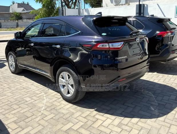 Toyota Harrier 2.0 2017 Burgundy