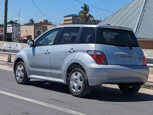 Toyota IST 2005 Silver