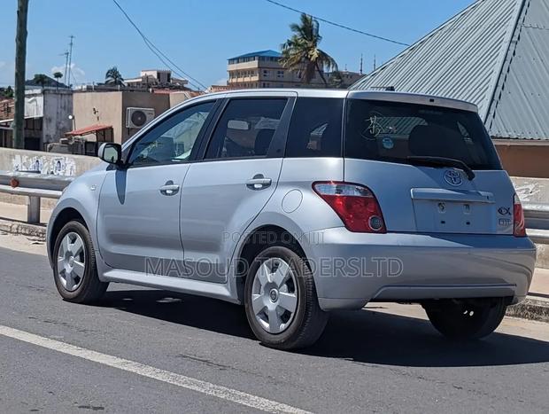 Toyota IST 2005 Silver