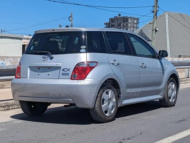 Toyota IST 2005 Silver