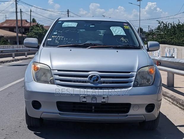 Toyota IST 2005 Silver