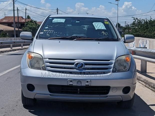 Toyota IST 2005 Silver