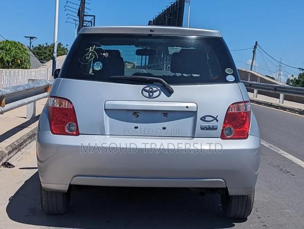 Toyota IST 2005 Silver
