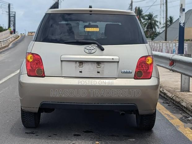 Toyota IST 2002 Beige