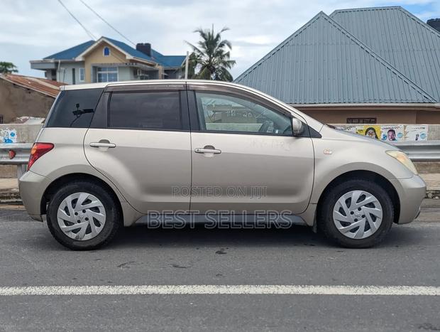 Toyota IST 2002 Beige