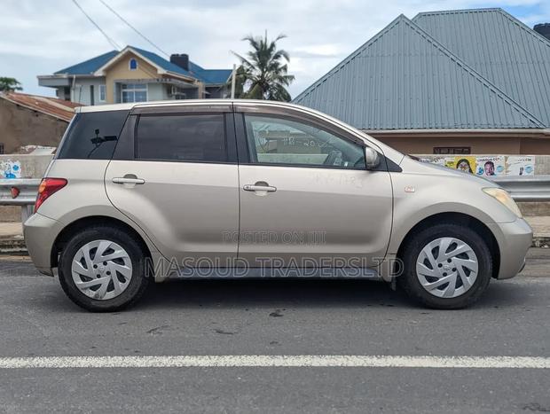 Toyota IST 2002 Beige
