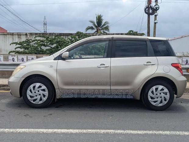 Toyota IST 2002 Beige