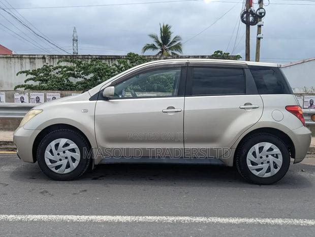 Toyota IST 2002 Beige