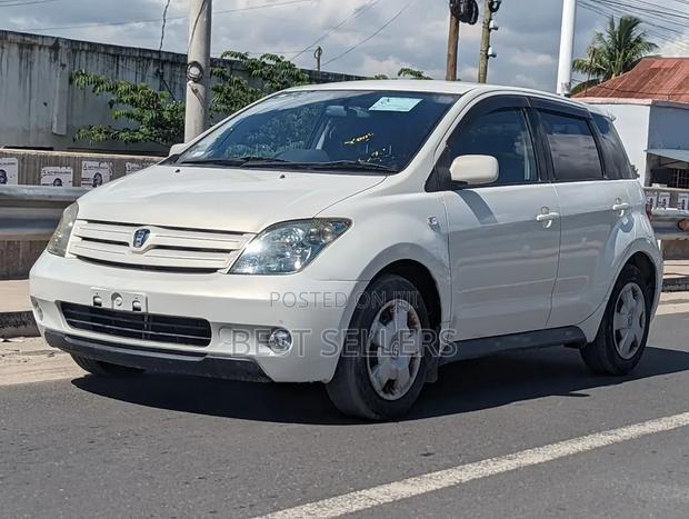 Toyota IST 2003 White