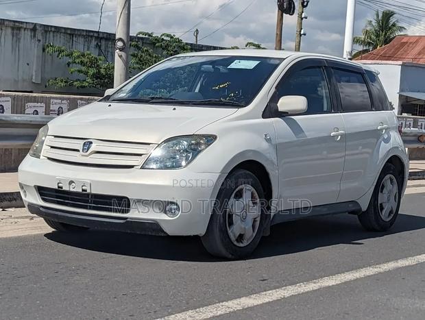 Toyota IST 2003 White