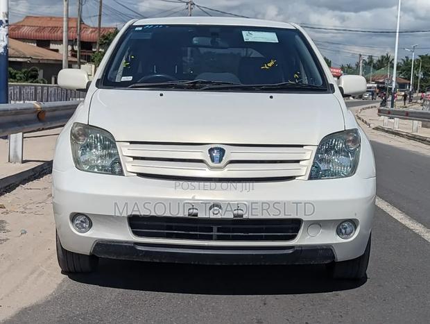 Toyota IST 2003 White