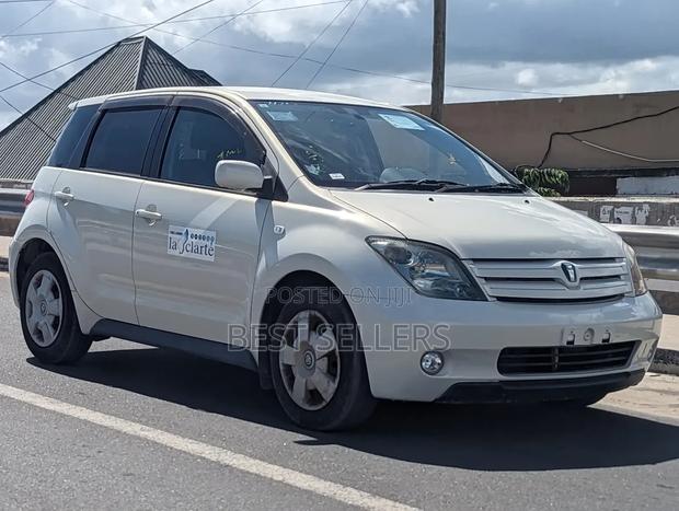 Toyota IST 2003 White