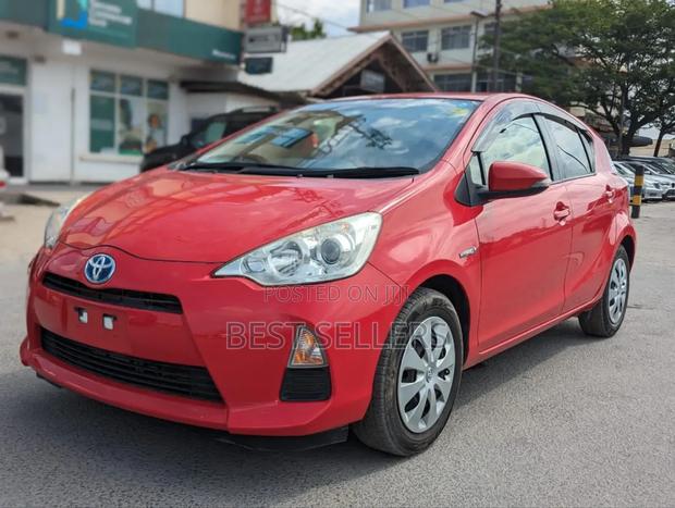 Toyota Aqua 2013 Red