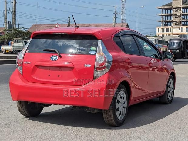 Toyota Aqua 2013 Red