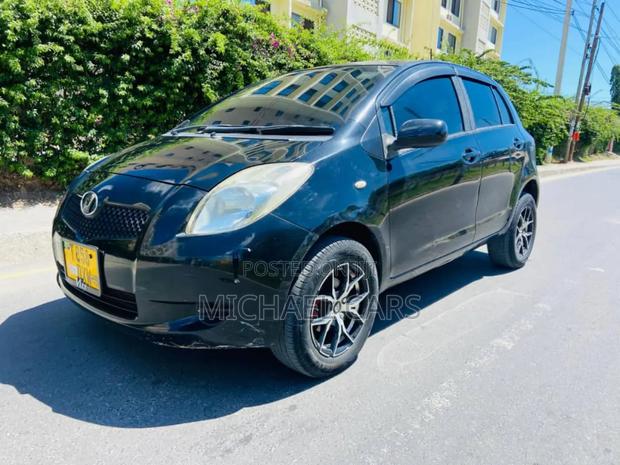 Toyota Vitz 2006 Black