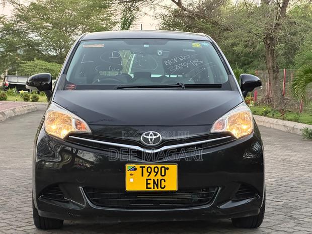 Toyota Ractis 2012 Black